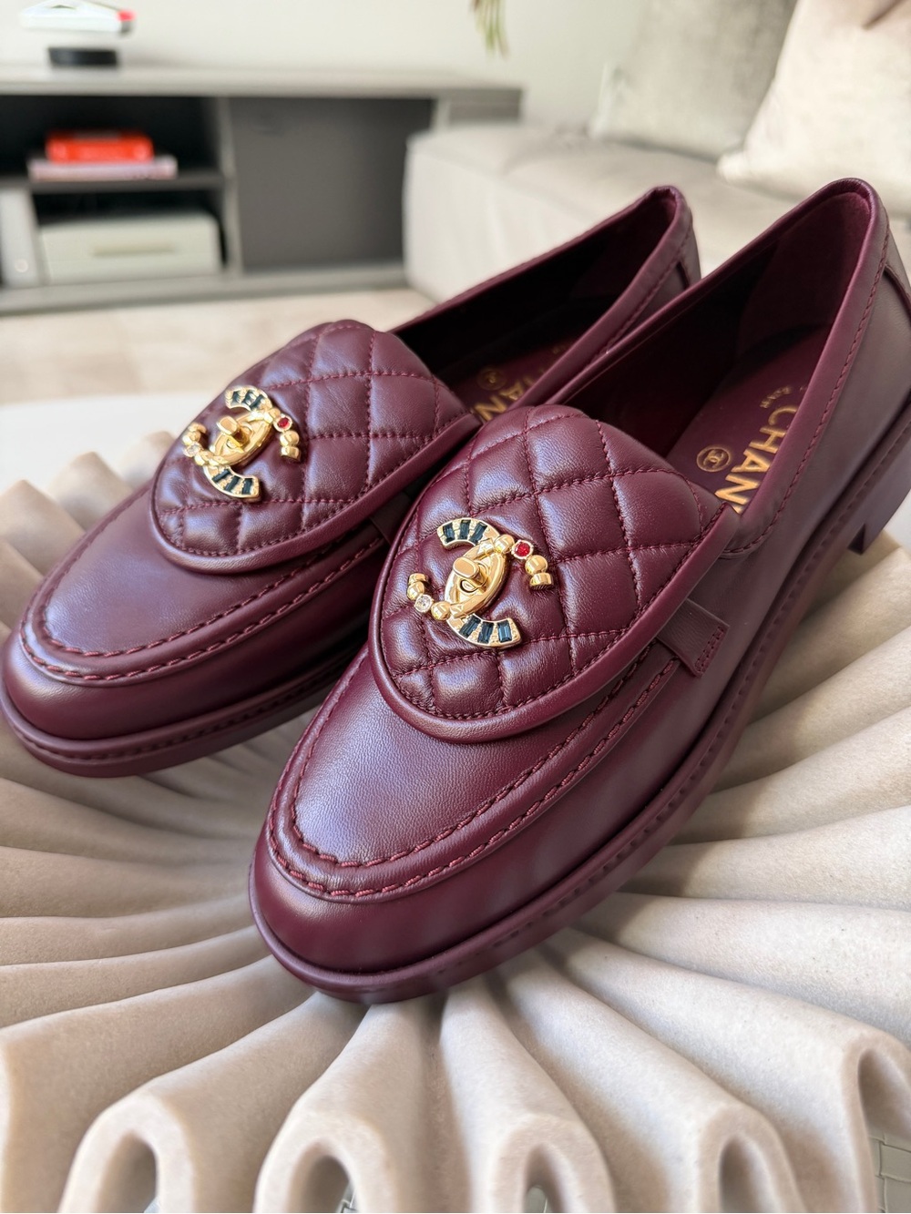 CHANEL BURGUNDY LEATHER LOAFERS OXFORD SHOES GOLD STRASS GEMS CC TURNLOCK 37 - Picture 8 of 17